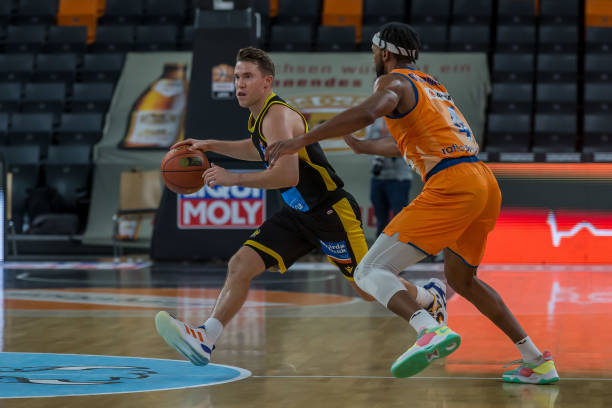 更令其感到 更令其感到